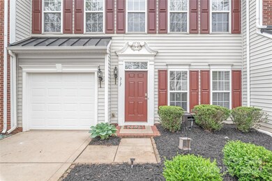 317 Berg Cir, Fort Mill, SC 29715 - photo 2
