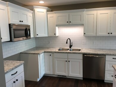 10117 kitchen sink with backsplash