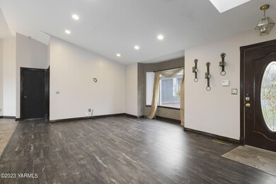 5-web-or-mls-Burell_231102_57st_TerraceH