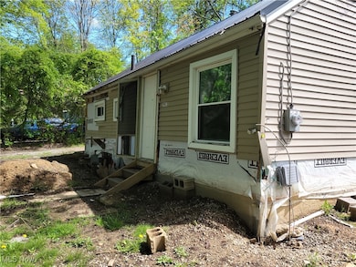 2913 Warren Dr, Uniontown, OH 44685 - photo 3