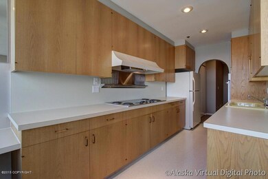 Kitchen w/SS cooktop