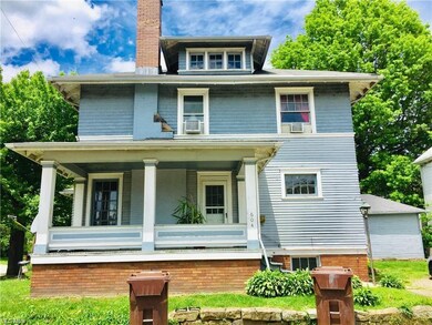 604 FEDERAL AVE UNIT ENJOYS EXTERIOR ENTRANCE WITH
