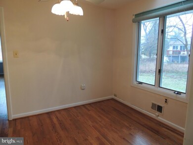 7607 Mccloud Ct, Lorton, VA 22079 - photo 4