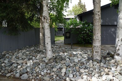 1437 Hillcrest