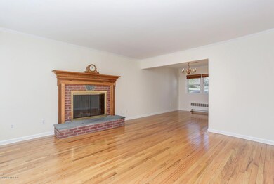 1 Janet Ct Greenwich CT-large-017-11-1 J