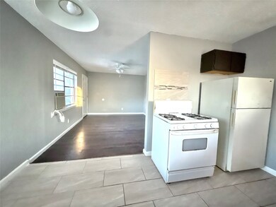 5418 Weaver Rd unit D, Houston, TX 77016 - photo 5