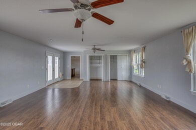 2502 S Tyler-23