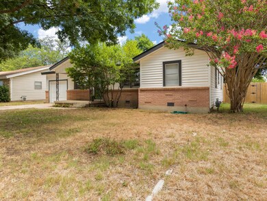 744 Betty Ln, Hurst, TX 76053 - photo 3