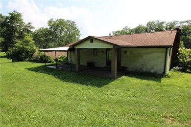 Large Covered Back Porch off Dining Room.... Perfe