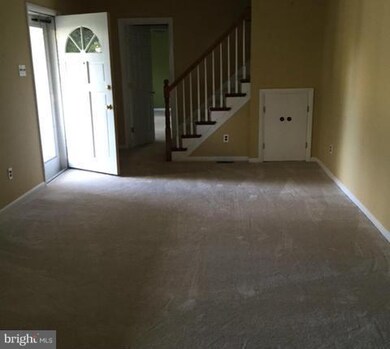 8403 Woodford Ct, Vienna, VA 22182 - photo 4