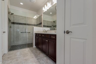 04-5723 S Esmeralda Master Bath