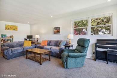 04_123EJeffersonSt_1_LivingRoom_LowRes
