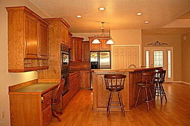Spacious Kitchen w-Bar Area