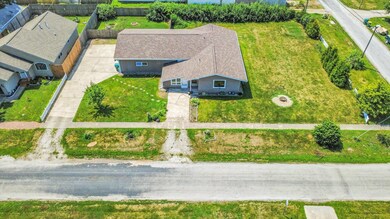 203 E Wilson St, Tuscola, IL 61953 - photo 4