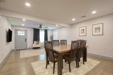 858 Sara Rose St, Houston, TX 77018 - photo 4