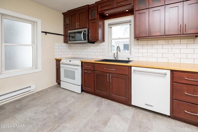 1520-Dyke-Ave-020