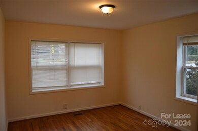 101 N Race St, Statesville, NC 28677 - photo 4