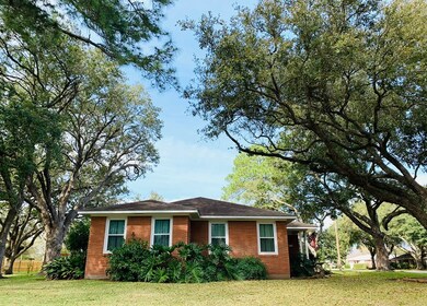 1920 Le Tulle Ave, Bay City, TX 77414 - photo 2