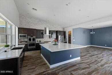 Kitchen & Dining