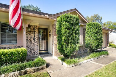 3718 Wilshire Dr, Alvin, TX 77511 - photo 4