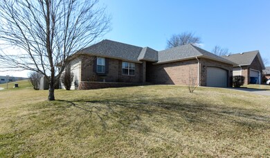 784 E Roubidoux St, Nixa, MO 65714 - photo 2