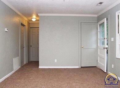 3422 SW 12th St, Topeka, KS 66604 - photo 5