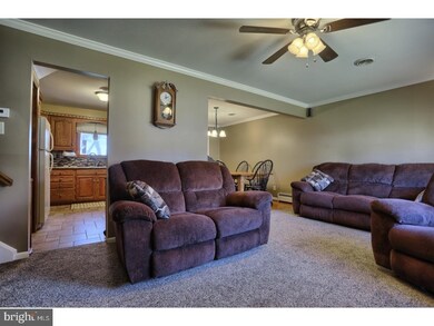 225 Keats Dr, Reading, PA 19608 - photo 4