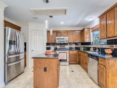 Kitchen with appliances with stainless steel fini