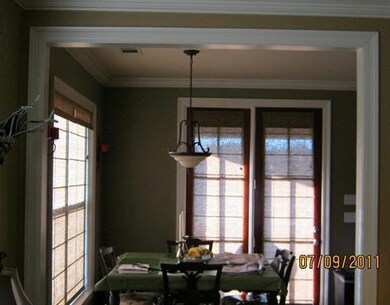 Dining Room. Spacious Dining Area