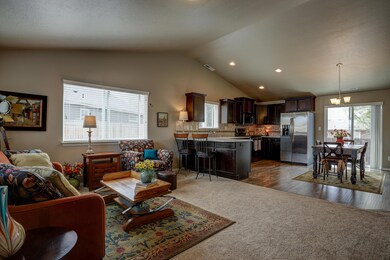 2 Living - 3299 SW Obsidian MLS-16