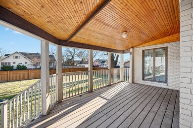 300 N Highview Ave, Elmhurst, IL 60126 - photo 2