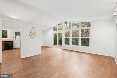 10701 Shelley Ct, Garrett Park, MD 20896 - photo 2