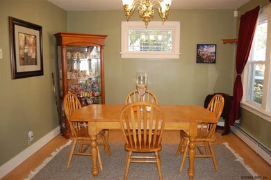 40 Pershing Dr, Schenectady, NY 12302 - photo 4