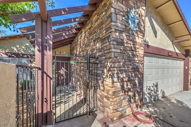 4745 Desert Vista Rd, Las Vegas, NV 89121 - photo 4