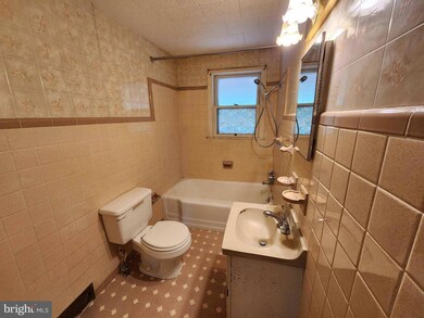 842 Englesville Hill Rd, Boyertown, PA 19512 - photo 5