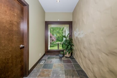 007-Foyer-2798671-medium