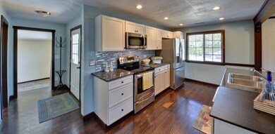 347 Manzanita St, Central Point, OR 97502 - photo 3