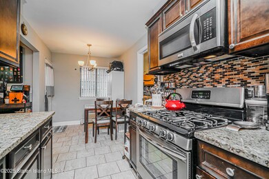 170 Devon Loop unit 3, Staten Island, NY 10314 - photo 7