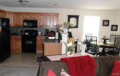 6842 Hunt Dr, Macungie, PA 18062 - photo 5