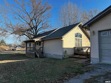 802 E Charles St, West Frankfort, IL 62896 - photo 4