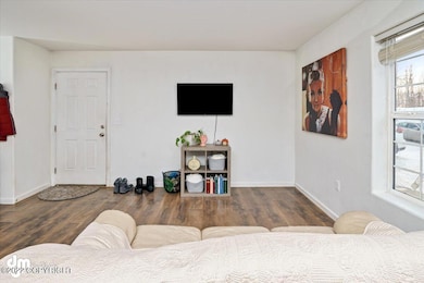 04-Living Room 3_ETL9611