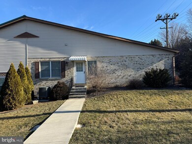 593 W 3rd St, Waynesboro, PA 17268 - photo 4