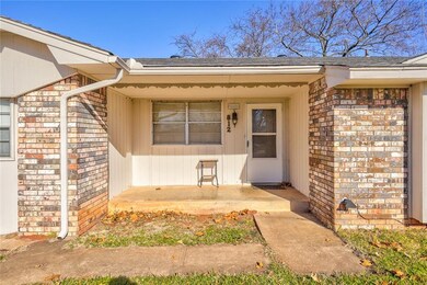 812 E Franklin St, Shawnee, OK 74804 - photo 2