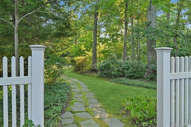 1420 Laurelwood Dr, Laurel, NY 11948 - photo 4