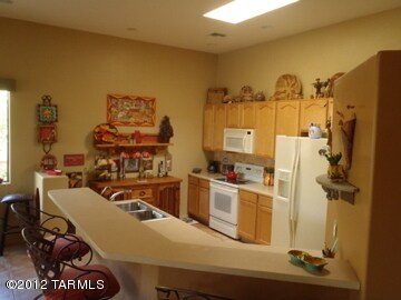 Kitchen & Breakfast Bar