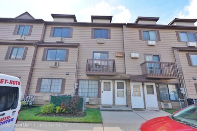 22 Gardenia Ln unit 94, Staten Island, NY 10314 - photo 2