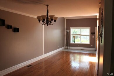 5488 Tanglewood Ln, Allentown, PA 18106 - photo 4