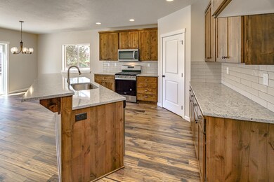 767 NW Rimrock Dr, Redmond, OR 97756 - photo 4