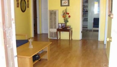 LIVING ROOM AREA
