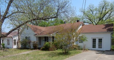 305 S Washington St, Fredericksburg, TX 78624 - photo 2
